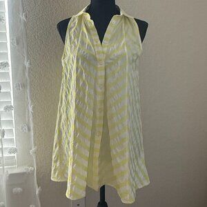 NWT Pearl by Lela Rose seersucker yellow chevron top, size S